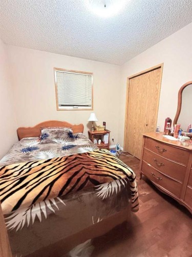 6946 Laguna Way Ne, Calgary, AB - Indoor Photo Showing Bedroom