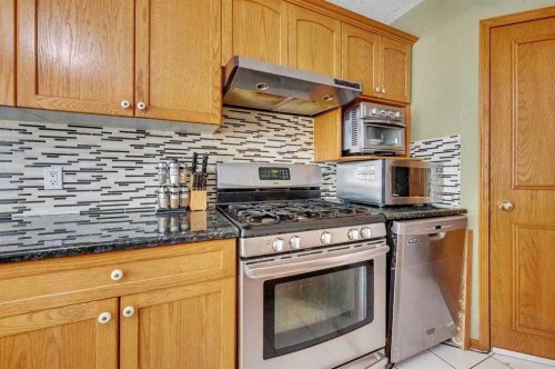 166 Somerset Drive Sw, Calgary, AB - Indoor Photo Showing Kitchen