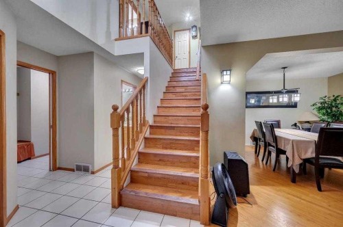 166 Somerset Drive Sw, Calgary, AB - Indoor Photo Showing Other Room