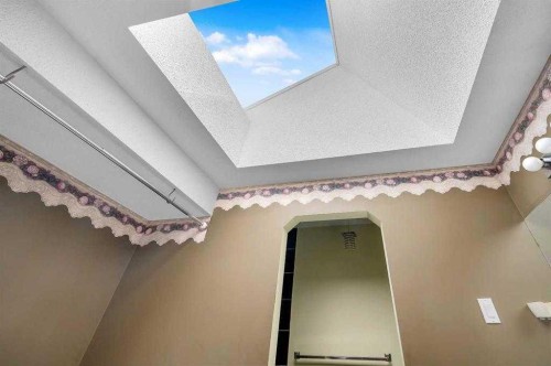 166 Somerset Drive Sw, Calgary, AB - Indoor Photo Showing Other Room