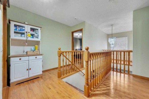 166 Somerset Drive Sw, Calgary, AB - Indoor Photo Showing Other Room