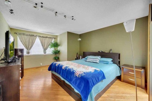 166 Somerset Drive Sw, Calgary, AB - Indoor Photo Showing Bedroom