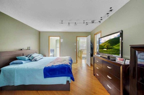 166 Somerset Drive Sw, Calgary, AB - Indoor Photo Showing Bedroom