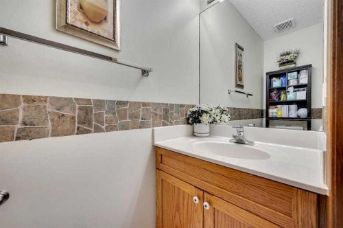 166 Somerset Drive Sw, Calgary, AB - Indoor Photo Showing Bathroom