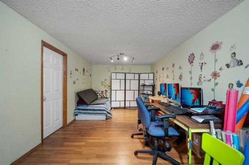 166 Somerset Drive Sw, Calgary, AB - Indoor Photo Showing Office