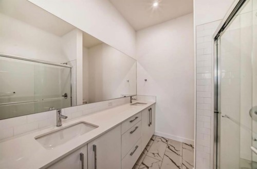 2425-60 Skyview Ranch Road Ne, Calgary, AB - Indoor Photo Showing Bathroom