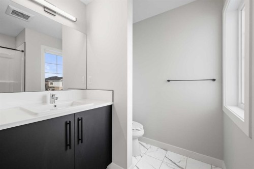 26 Walgrove Bay Se, Calgary, AB - Indoor Photo Showing Bathroom