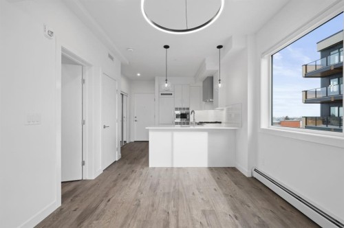 402-8370 Broadcast Avenue Sw, Calgary, AB - Indoor Photo Showing Kitchen