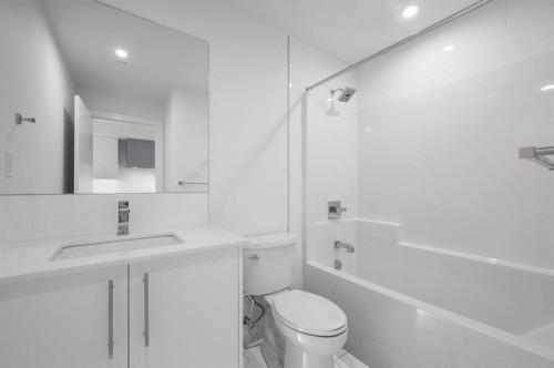 402-8370 Broadcast Avenue Sw, Calgary, AB - Indoor Photo Showing Bathroom