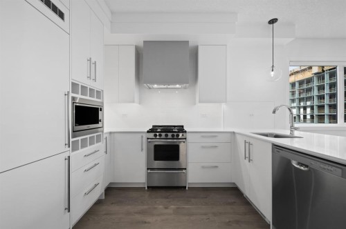 402-8370 Broadcast Avenue Sw, Calgary, AB - Indoor Photo Showing Kitchen With Upgraded Kitchen
