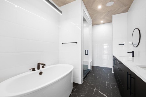 112-835 78 Street Sw, Calgary, AB - Indoor Photo Showing Bathroom