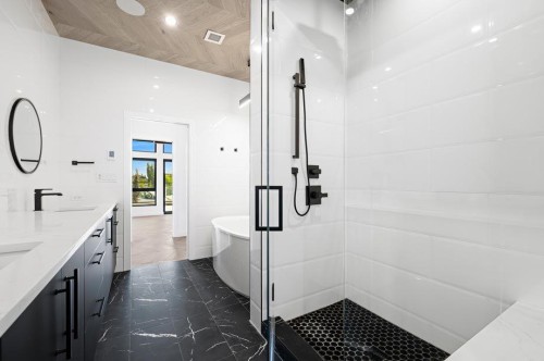 112-835 78 Street Sw, Calgary, AB - Indoor Photo Showing Bathroom