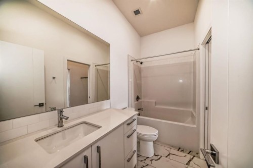 2507-60 Skyview Ranch Road Ne, Calgary, AB - Indoor Photo Showing Bathroom