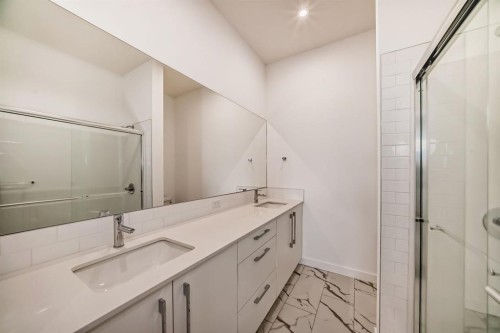 2507-60 Skyview Ranch Road Ne, Calgary, AB - Indoor Photo Showing Bathroom