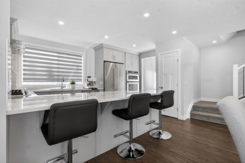 109 Legacy Glen Point Se, Calgary, AB - Indoor Photo Showing Kitchen With Upgraded Kitchen