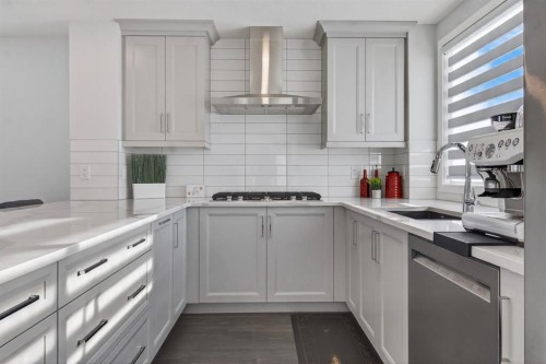 109 Legacy Glen Point Se, Calgary, AB - Indoor Photo Showing Kitchen With Upgraded Kitchen