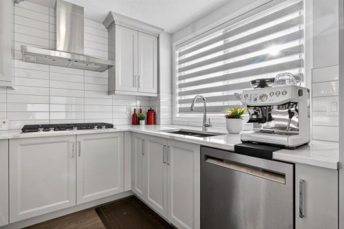 109 Legacy Glen Point Se, Calgary, AB - Indoor Photo Showing Kitchen With Upgraded Kitchen