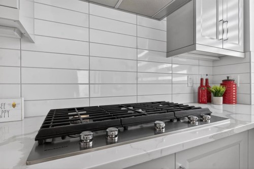 109 Legacy Glen Point Se, Calgary, AB - Indoor Photo Showing Kitchen With Upgraded Kitchen