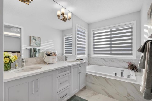 109 Legacy Glen Point Se, Calgary, AB - Indoor Photo Showing Bathroom