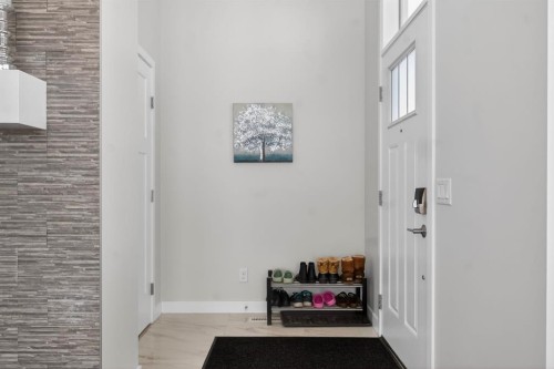 109 Legacy Glen Point Se, Calgary, AB - Indoor Photo Showing Other Room