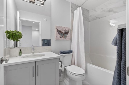 109 Legacy Glen Point Se, Calgary, AB - Indoor Photo Showing Bathroom