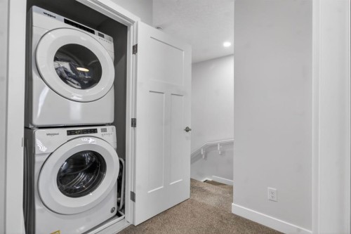 109 Legacy Glen Point Se, Calgary, AB - Indoor Photo Showing Laundry Room