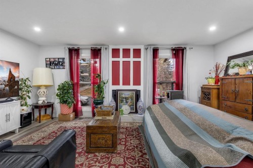 118 Bermuda Road Nw, Calgary, AB - Indoor Photo Showing Bedroom