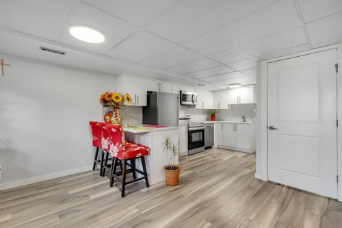 118 Bermuda Road Nw, Calgary, AB - Indoor