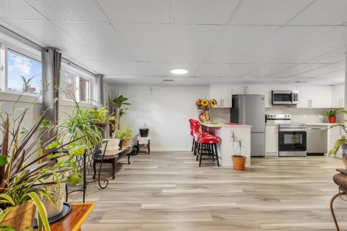 118 Bermuda Road Nw, Calgary, AB - Indoor