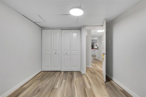 118 Bermuda Road Nw, Calgary, AB - Indoor Photo Showing Other Room