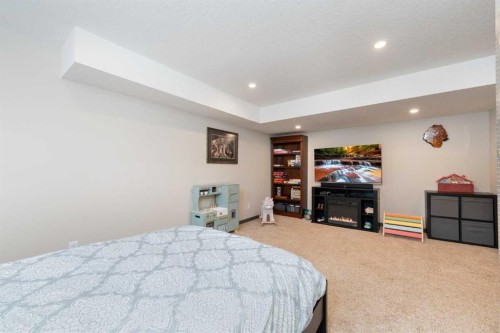44 Cranberry Way Se, Calgary, AB - Indoor Photo Showing Bedroom