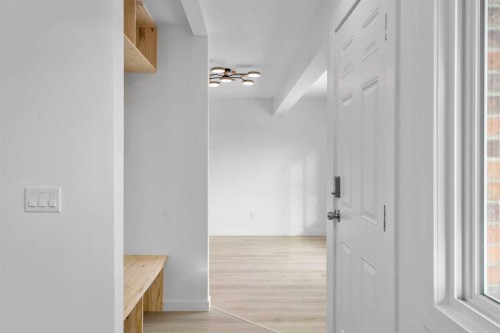 10-1055 72 Avenue Nw, Calgary, AB - Indoor Photo Showing Other Room