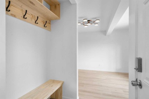 10-1055 72 Avenue Nw, Calgary, AB - Indoor