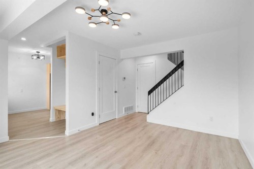 10-1055 72 Avenue Nw, Calgary, AB - Indoor Photo Showing Other Room