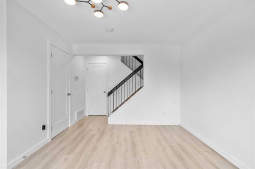 10-1055 72 Avenue Nw, Calgary, AB - Indoor Photo Showing Other Room