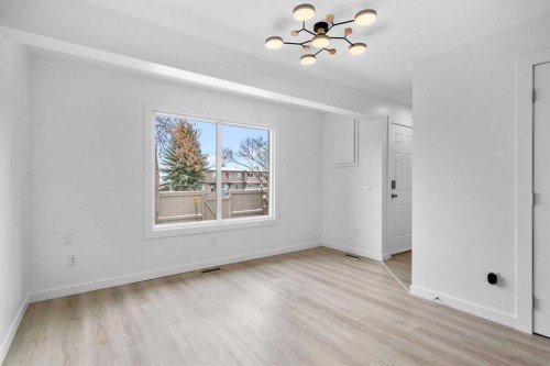 10-1055 72 Avenue Nw, Calgary, AB - Indoor Photo Showing Other Room