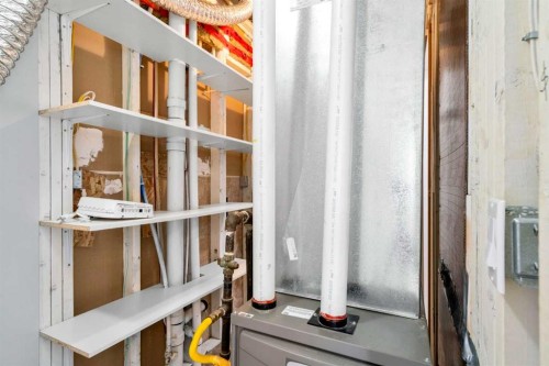 10-1055 72 Avenue Nw, Calgary, AB - Indoor Photo Showing Other Room