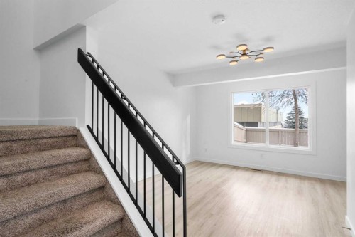 10-1055 72 Avenue Nw, Calgary, AB - Indoor Photo Showing Other Room