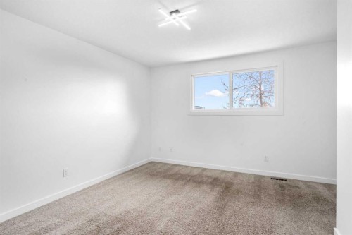 10-1055 72 Avenue Nw, Calgary, AB - Indoor Photo Showing Other Room