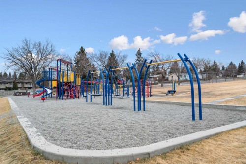 10-1055 72 Avenue Nw, Calgary, AB - Outdoor