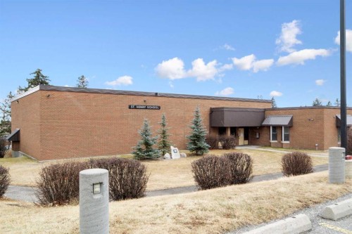 10-1055 72 Avenue Nw, Calgary, AB - Outdoor