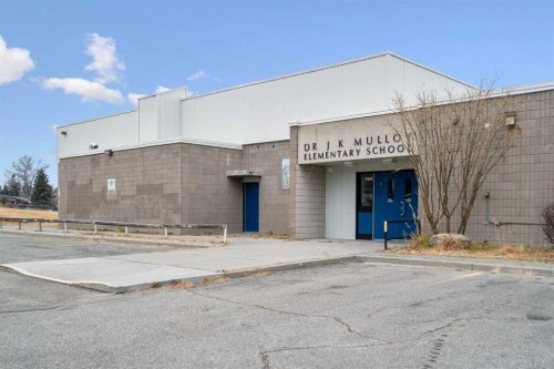 10-1055 72 Avenue Nw, Calgary, AB - Outdoor