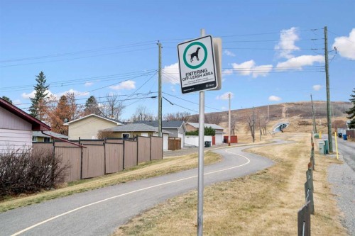 10-1055 72 Avenue Nw, Calgary, AB - Outdoor