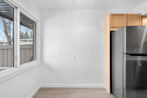 10-1055 72 Avenue Nw, Calgary, AB - Indoor Photo Showing Other Room