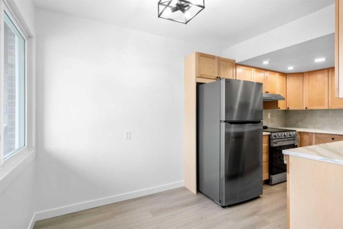 10-1055 72 Avenue Nw, Calgary, AB - Indoor Photo Showing Kitchen