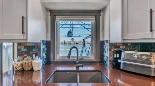 155 Coral Shores Landing Ne, Calgary, AB - Indoor Photo Showing Kitchen