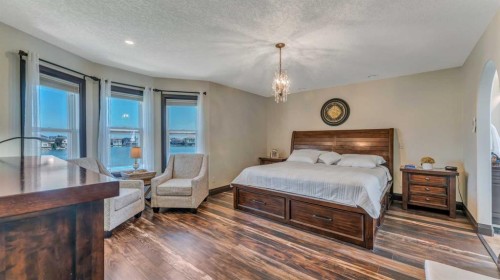 155 Coral Shores Landing Ne, Calgary, AB - Indoor Photo Showing Bedroom