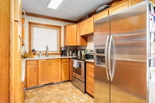 21 Midridge Green Se, Calgary, AB - Indoor Photo Showing Kitchen
