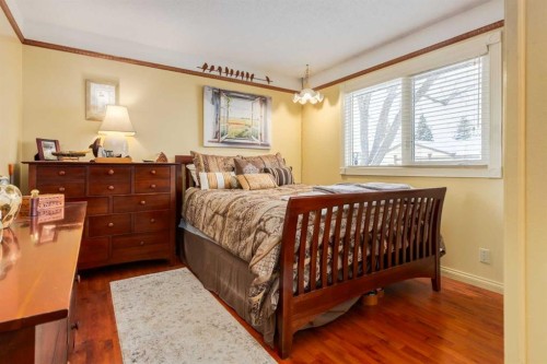 21 Midridge Green Se, Calgary, AB - Indoor Photo Showing Bedroom