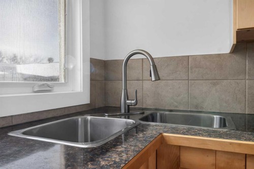 159 Pinecliff Way Ne, Calgary, AB - Indoor Photo Showing Kitchen With Double Sink